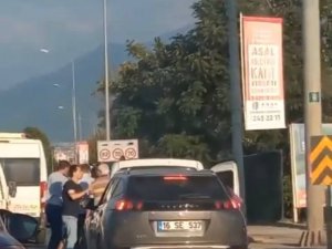 Trafikte Yol Verme Tartışması Kamerada