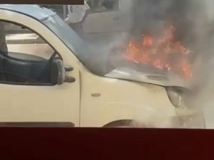 Bursa’da Seyir Halindeki Hafif Ticari Araç Alev Alev Yandı