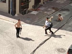 Sevgilisi İle Ayrı Eve Çıkmak İsteyen Şahsa, Sevgilisinin Ailesi Kaldırım Taşı İle Saldırdı