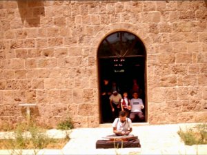 Tarihi Mekanlara Dikkat Çekmek İçin Santur Çaldı