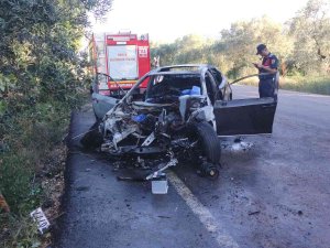 Ağaca Çarpıp Alev Alan Otomobilin Sürücüsü Feci Şekilde Can Verdi