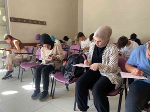 Hazırlık Kurslarına Kayıt Yaptıran Öğrenciler İçin Seviye Belirleme Sınavı Yapıldı
