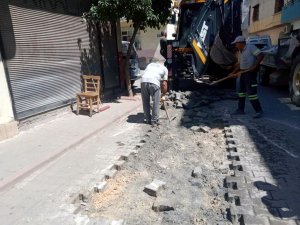 Akdeniz’de Asfalt Ve Kaldırım Çalışmaları Sürüyor