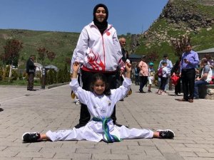 Karslı Antrenörden Örnek Davranış