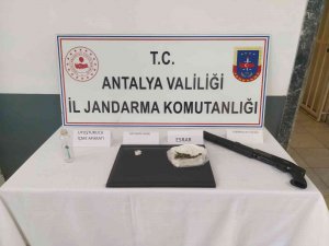 Jandarma Şüphe Üzerine Durdurdu, Uyuşturucu Madde Çıktı