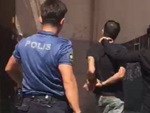 Madde Bağımlısı, Annesi Ve Kız Kardeşinin Yaşadığı Evi Kundakladı
