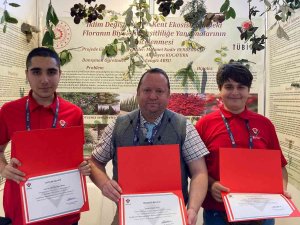 Eskişehir Fatih Fen Lisesi ‘Biyoçeşitlilik Ve Ekosistemler’ Projeleriyle Tübi̇tak Türkiye Finaline Katıldı