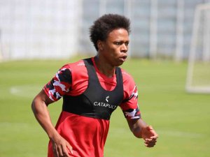 Sivasspor’un Yeni Transferi Clinton N’jie İlk İdmanına Çıktı