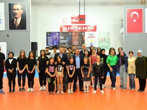 Vali Buhara, Gençlik Merkezinde Gençlerle Sohbet Etti