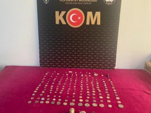 İ̇zmir’de 188 Parça Tarihi Eser Ele Geçirildi