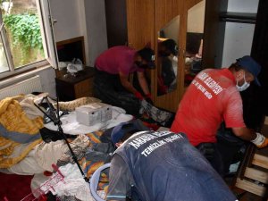 İ̇ki Kamyonet Çöpün Çıktığı Ev Temizlendi