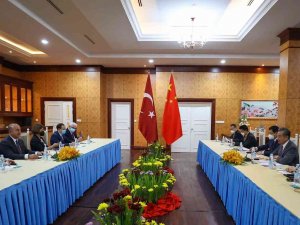 Çavuşoğlu, Çinli Mevkidaşı Wang Yi İle Görüştü