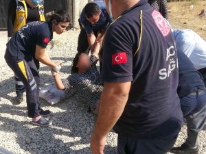Eşini Kafasına Taşla Vurup Yaraladı