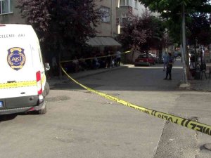 Sultangazi’de Uzun Namlulu Silahlarla Kahvehaneyi Taradılar: 2 Yaralı