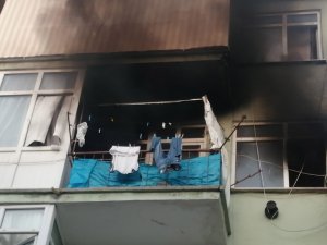 Alev Alev Yanan Evden Camı Kırarak Kurtuldu