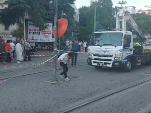 Tramvay Teli Koptu, Vatandaşlar Aldırış Etmeden Yoluna Devam Etti