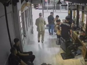 Güngören’de Yolun Karşısında Geçen Yaşlı Adama Otomobil Çarptı