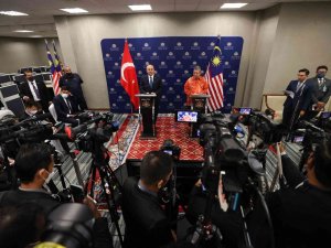 Bakan Çavuşoğlu, Malezyalı Mevkidaşı Abdullah İle Görüştü