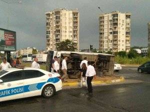 Antalya’da Servis Midibüsü Devrildi: 6 Yaralı
