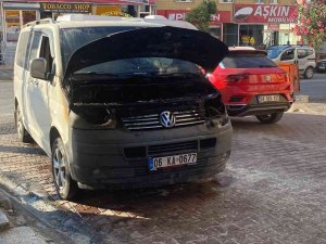 Seyir Halindeki Minibüste Yangın Çıktı
