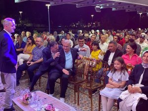 Üsküdar Valide Sultan Gemisi’nde Melihat Gülses Rüzgarı Esti