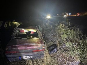 Otomobiller Yan Yana Giderken Çarpıştı, 6 Kişi Yaralandı