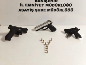 5 Şüpheli Şahıstan 3 Tabanca Ve 10 Fişek Ele Geçirildi