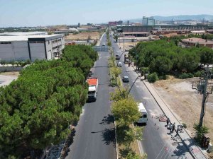 Asfaltlanan Eski Manisa Yolu’nda Sıra Kaldırımlarda