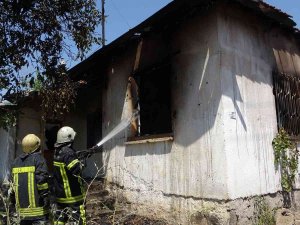 Müstakil Evde Çıkan Yangın Söndürüldü