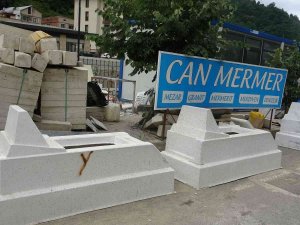 Konteyner Gitti, Dükkanı Sokağa Taşıdı