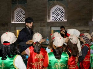 Genç Komek Öğrencileri Şehrin Kalbinde Yolculuk Yapıyor