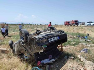 Takla Atan Otomobildeki Aile Ölümden Döndü: 4 Yaralı