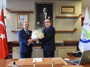 Rektör Sözbir Göreve Başladı