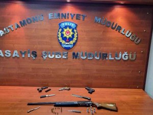 18 Yaşındaki Gencin Silahla Alıkonulduğu İhbarı Ekipleri Harekete Geçirdi: 11 Gözaltı