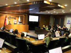 Deni̇b Akademi’den Dijital Performans Pazarlaması İle Crm Eğitimi