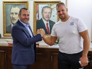Yalova Belediyesi Adına Güreşen Semih Turgut Başarılarına Devam Ediyor