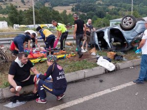 Tatil Dönüşü Otomobil Takla Attı: 2’si Ağır 4 Yaralı