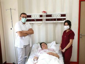 42 Yaşında İlk Gebeliğinde Üçüz Bebek Dünyaya Getirdi