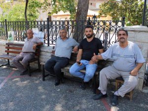 Asırlık Hamal Durağı Teknolojiye Direniyor