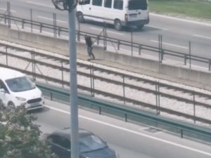 Yolun Karşısına Geçmek İçin Canını Hiçe Saydı