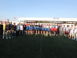 Mor Menekşeler, Sezonu Dualarla Açtı