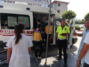 Antalya’da 12 Yaşındaki Bisikletli Çocuk Minibüs Çarpması Sonucu Yaralandı