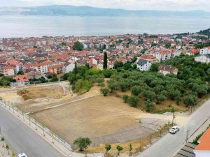 Karamürsel Millet Bahçesinde Çalışmalar Devam Ediyor