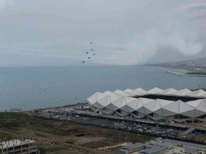 Türk Yıldızları’nın Trabzon Semalarındaki Gösteri Uçuşu Nefes Kesti