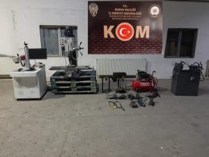 Merdiven Altı Silah İmalathanesinden Cephanelik Çıktı
