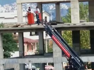 İ̇nşaat Boşluğuna Düşen İşçi Yaralandı