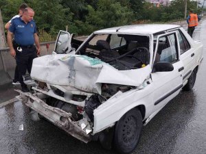 Samsun’da Otomobil Tıra Çarptı: 3 Yaralı