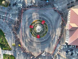 Bin 58 Kişi Aynı Anda Halay Çekti, O Anlar Dron İle Görüntülendi