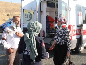 Düğünden Dönen Minibüs Yan Yattı: 14 Yaralı