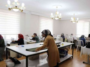 Meslek Öğrenen Kadınlar Ev Ekonomilerine Katkı Sağlıyor
